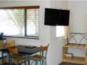 Academy at Botany Motor Inn