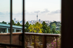 Birkenhead Super Cozy & Comfort Shared Room