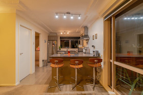 Birkenhead Super Cozy & Comfort Shared Room
