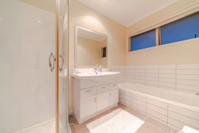 Birkenhead Super Cozy & Comfort Shared Room