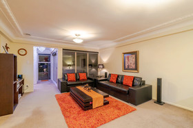 Birkenhead Super Cozy & Comfort Shared Room
