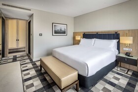 DoubleTree by Hilton Karaka