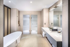 DoubleTree by Hilton Karaka