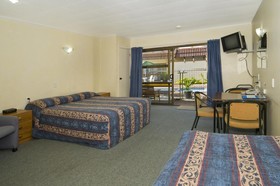 Dukes Midway Lodge