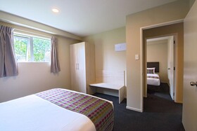 Ellerslie Palms Motel
