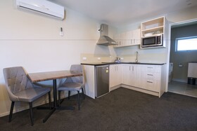 Ellerslie Palms Motel