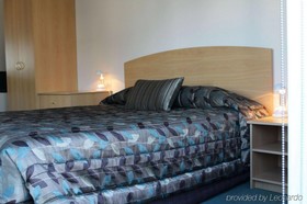 Greenlane Manor Motel