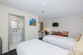 Greenlane Motel
