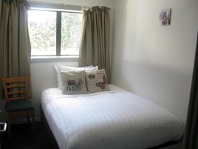 Greenlane Motel