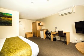 Greenlane Suites