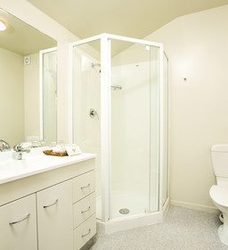 Greenlane Suites