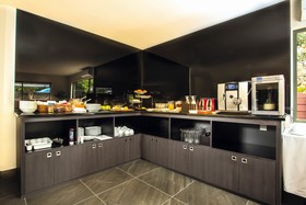 Greenlane Suites