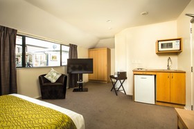 Greenlane Suites