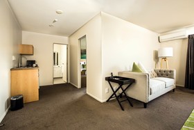 Greenlane Suites