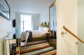 Hotel DeBrett