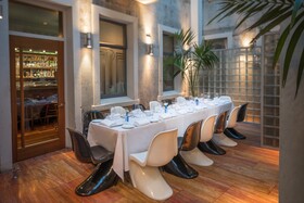 Hotel DeBrett