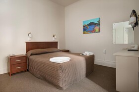 Kiwi International Hotel