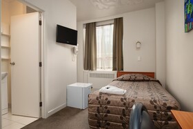 Kiwi International Hotel