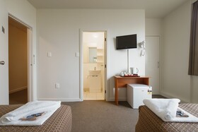 Kiwi International Hotel