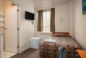 Kiwi International Hotel