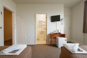 Kiwi International Hotel