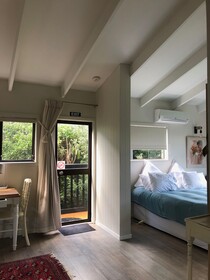 Le Chalet Waiheke Apartments
