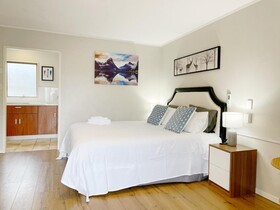 Pupuke Manor Motel