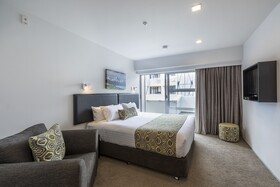 Quest Ponsonby