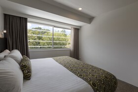 Quest Ponsonby