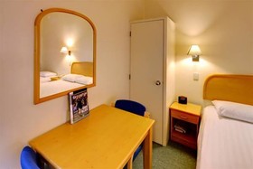 Rayland Epsom Motel