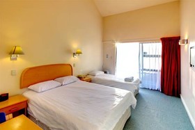 Rayland Epsom Motel