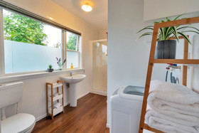 Sunny Grey Lynn Holiday Home