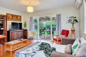 Sunny Grey Lynn Holiday Home