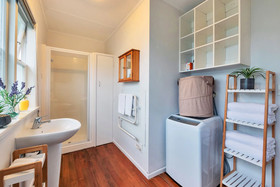 Sunny Grey Lynn Holiday Home