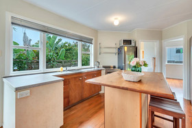 Sunny Grey Lynn Holiday Home