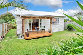 Sunny Grey Lynn Holiday Home