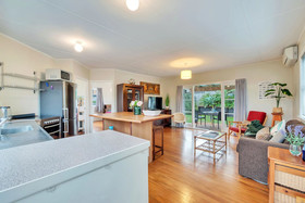 Sunny Grey Lynn Holiday Home