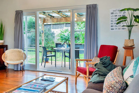 Sunny Grey Lynn Holiday Home
