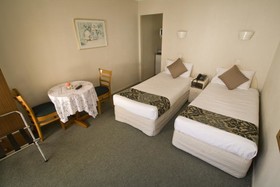 Tudor Court Motor Lodge