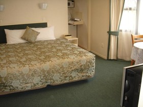 Tudor Court Motor Lodge