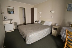 Tudor Court Motor Lodge