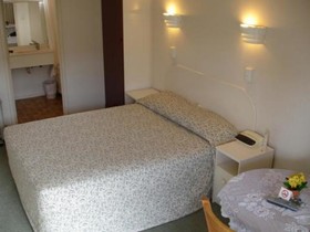 Tudor Court Motor Lodge