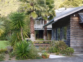 Bay of Islands Holiday Apartments and Campervan Park Trading Ltd.
