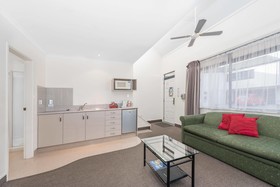 Bay Palm Motel