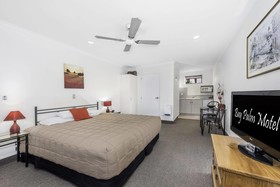 Bay Palm Motel