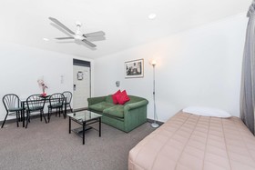 Bay Palm Motel