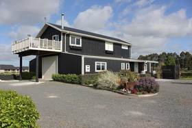 Prairies Grange Bed & Breakfast