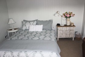 Prairies Grange Bed & Breakfast