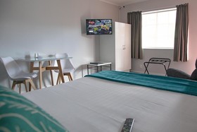 BK's Palm Court Motor Lodge