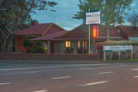 Oak Estate Motor Lodge